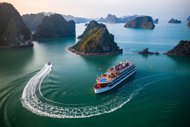 Vietnam Explorer with Ha Long Bay Cruise